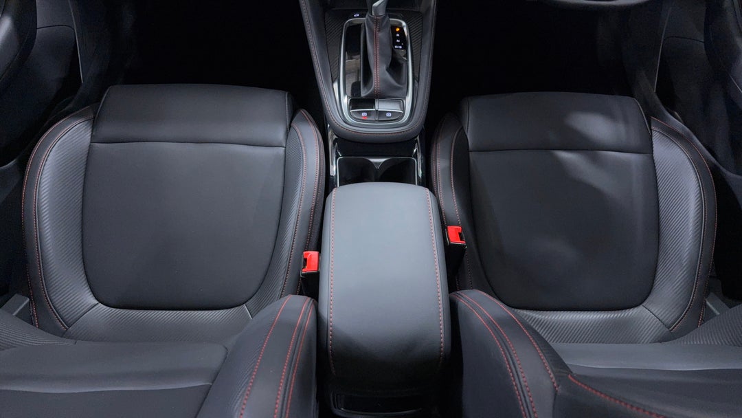 2025 MG Zst Vibe, Automatic, 2366 km, Center Console