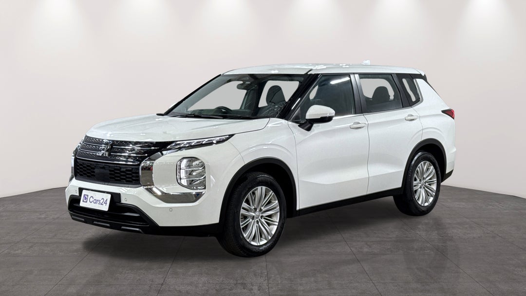 2023 Mitsubishi Outlander Es 7 Seat (2WD), Automatic, 52062 km, Left Front Diagonal (45- Degree) View