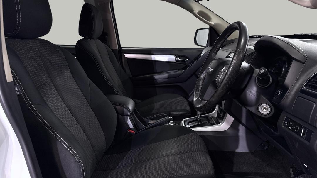 2017 Isuzu MU-X Ls-u (4x4), Automatic, 122650 km, Right Side Front Door Cabin View