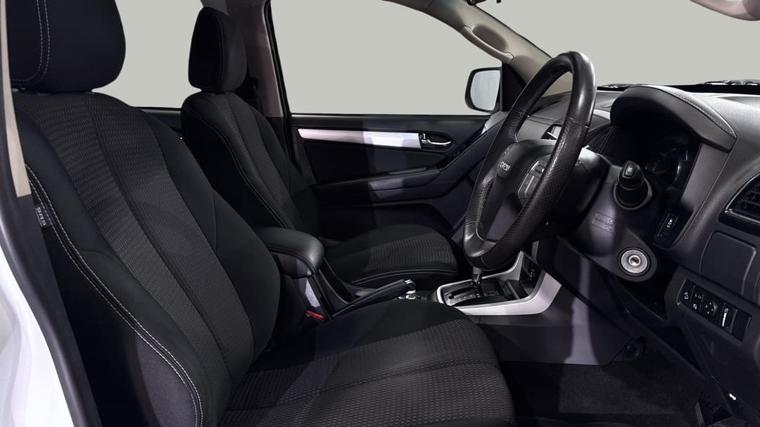 2017 Isuzu MU-X Ls-u (4x4), Automatic, 122650 km, Right Side Front Door Cabin View