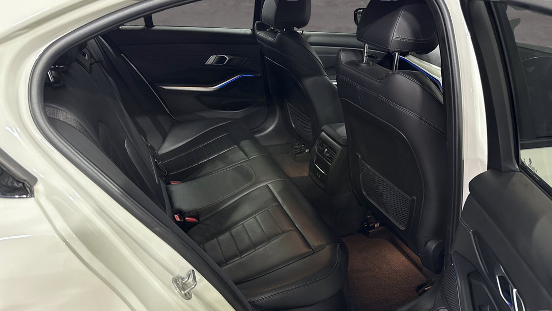 2021 BMW 3 20i M Sport, Automatic, 83359 km, Right Side Rear Door Cabin View