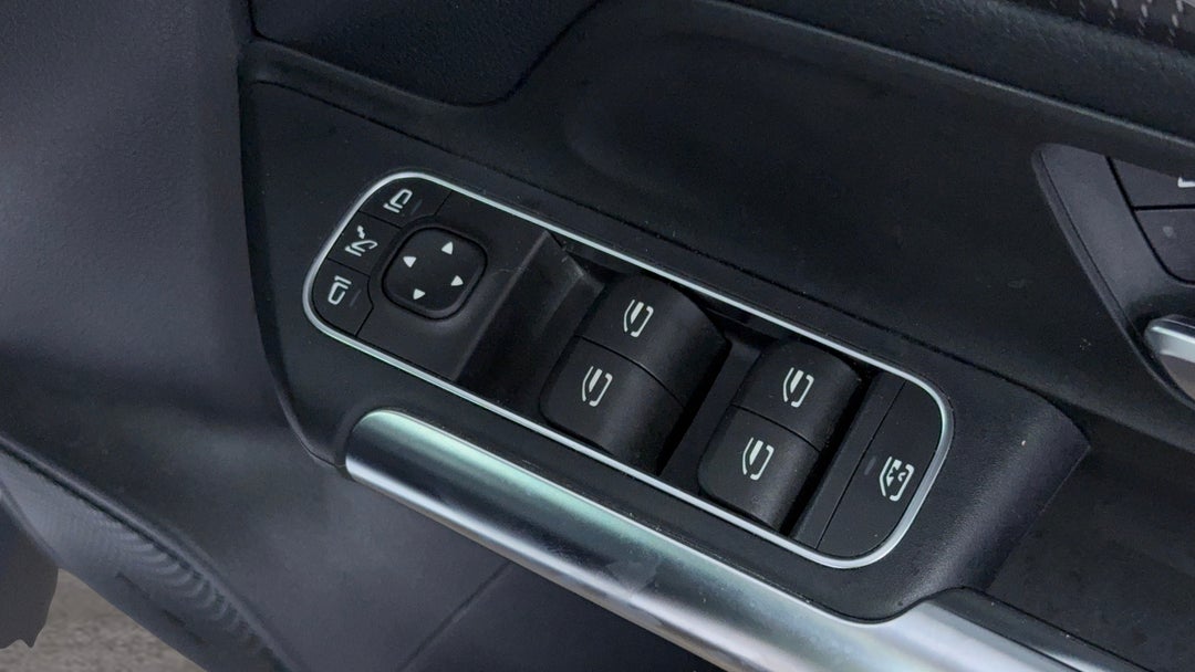 2021 Mercedes-benz GLA 200, Automatic, 35636 km, Drivers Side Door Panel Controls