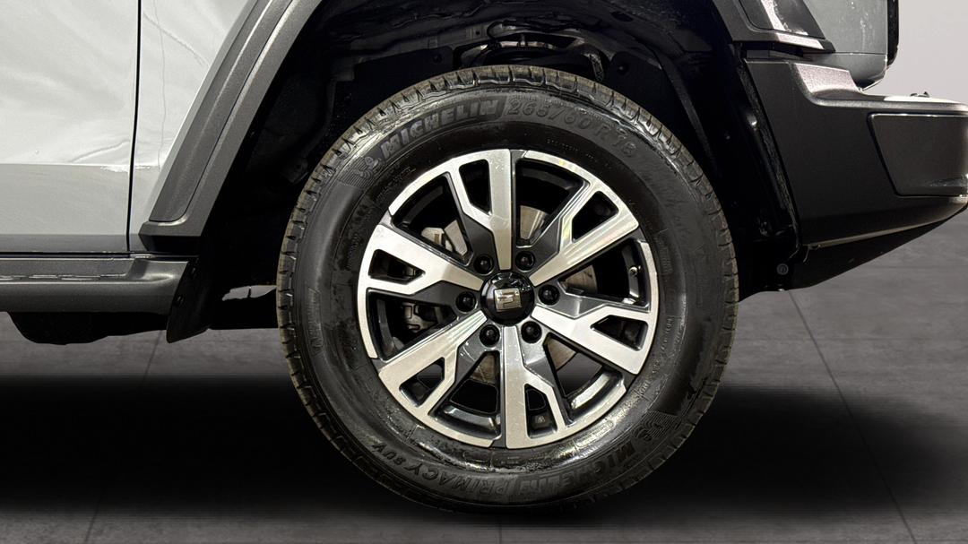 2025 GWM Tank 300 Ultra Diesel, Automatic, 27304 km, Right Front Wheel