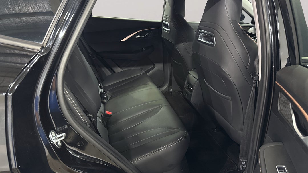 2023 Chery Omoda 5 Bx (basic Version), Automatic, 27245 km, Right Side Rear Door Cabin View