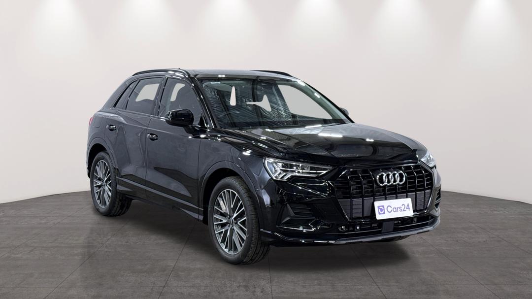 2022 Audi Q3 35 Tfsi, Automatic, 13655 km, Right Front Diagonal (45- Degree) View