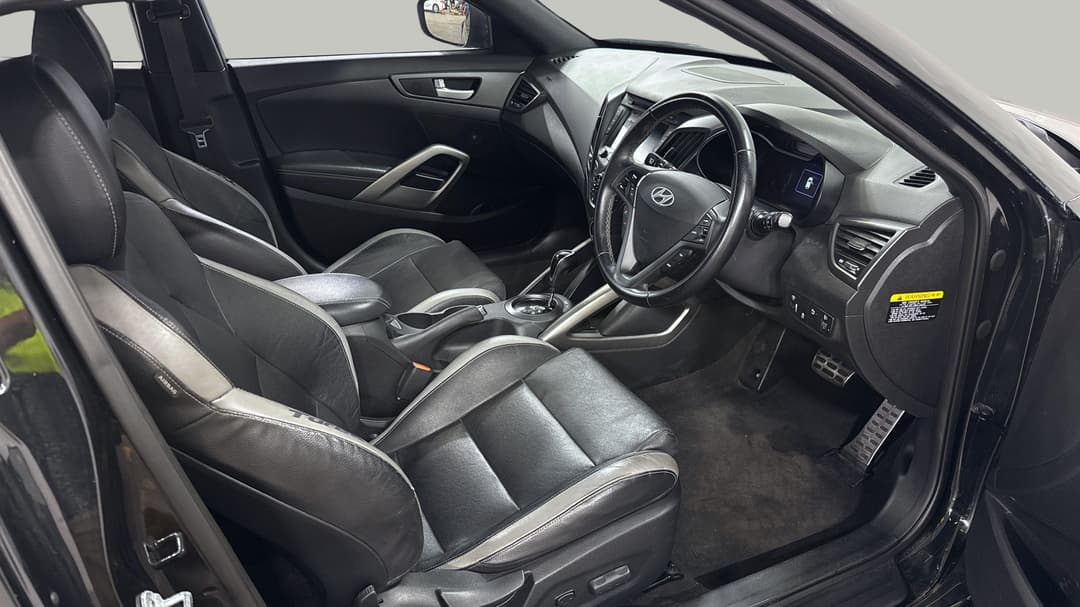 2015 Hyundai Veloster Sr Turbo, Automatic, 83696 km, Right Side Front Door Cabin View