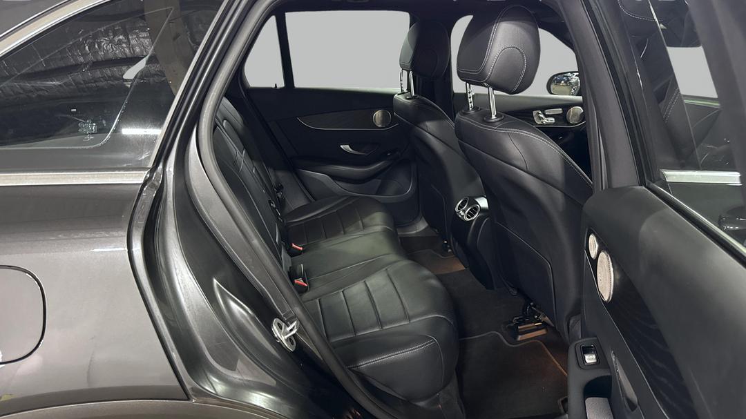 2021 Mercedes-benz GLC 200, Automatic, 46449 km, Right Side Rear Door Cabin View