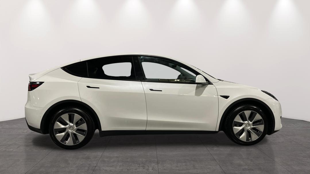 2023 Tesla Model Y Long Range, Automatic, 70863 km, Right Side View