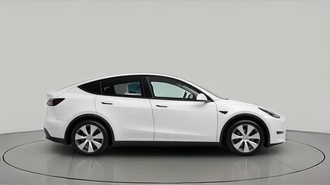 2023 Tesla Model Y Long Range, Automatic, 70863 km, Right Side View