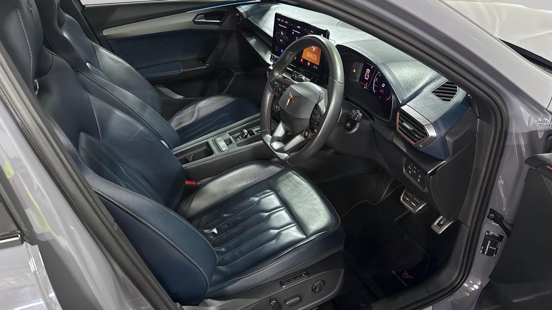 2022 Cupra Formentor Vzx, Automatic, 36458 km, Right Side Front Door Cabin View