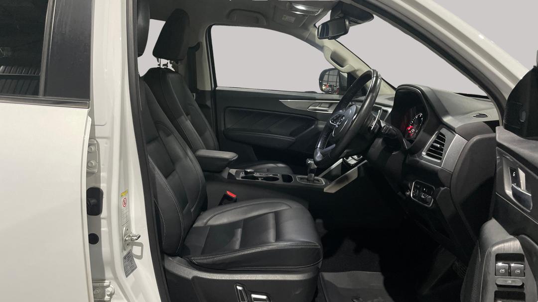 2022 GWM Ute Cannon-l (4x4), Automatic, 71831 km, Right Side Front Door Cabin View