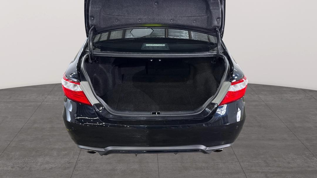 2017 Toyota Camry Rz S.e., Automatic, 134439 km, Boot Inside View