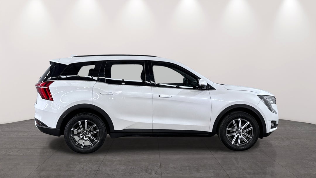 2023 Mahindra Xuv700 Ax7l, Automatic, 60220 km, Right Side View
