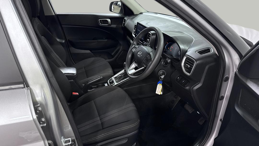 2025 Hyundai Venue Venue, Automatic, 23221 km, Right Side Front Door Cabin View