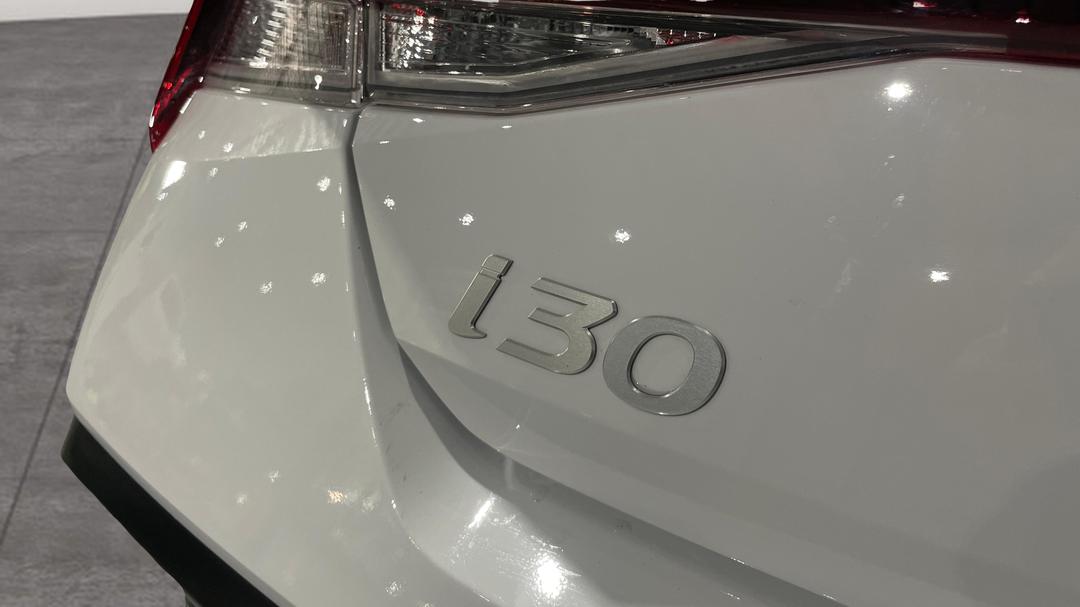 2024 Hyundai i30 Hev 1.6p Dct, Automatic, 11921 km, Badge (Boot Left Side)
