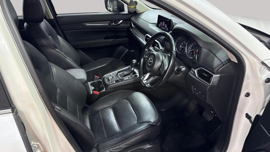 2017 Mazda CX-5 Gt (4x4), Automatic, 132723 km, Right Side Front Door Cabin View
