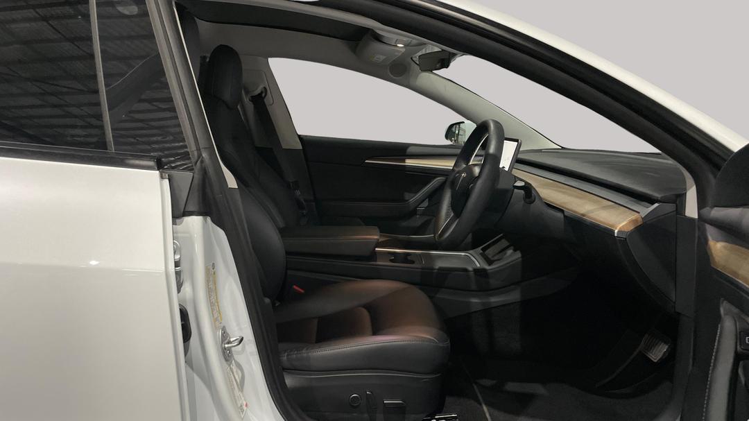 2021 Tesla Model 3 Standard Range Plus RWD, Automatic, 47747 km, Right Side Front Door Cabin View