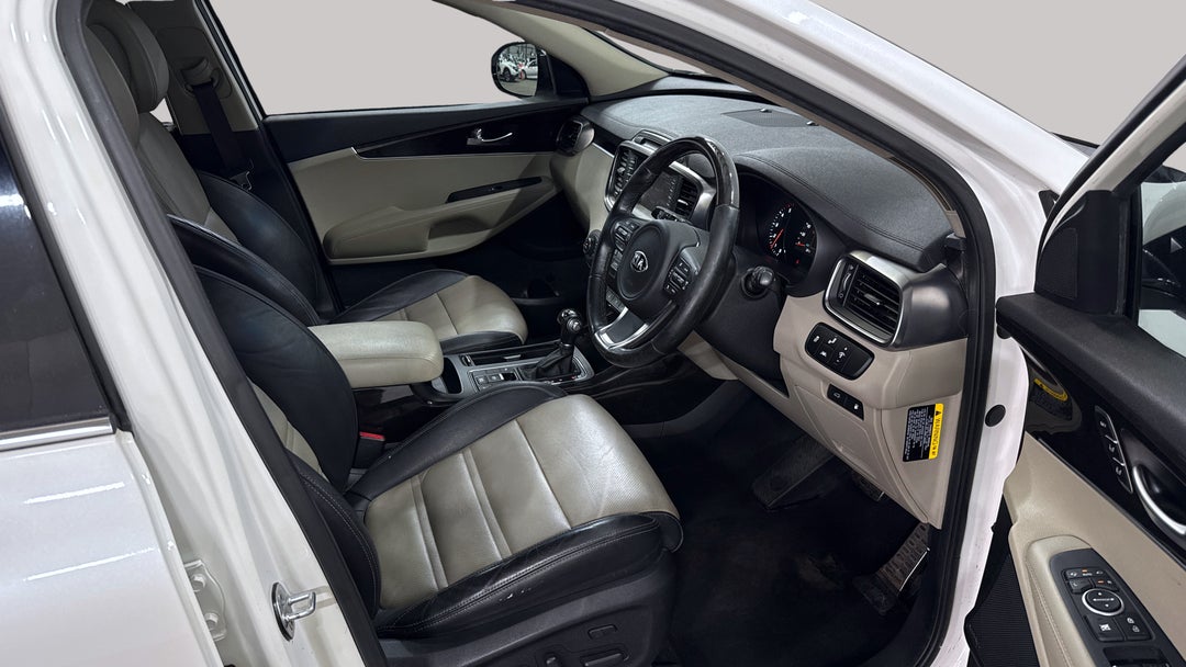 2016 Kia Sorento Platinum (4x4), Automatic, 138085 km, Right Side Front Door Cabin View