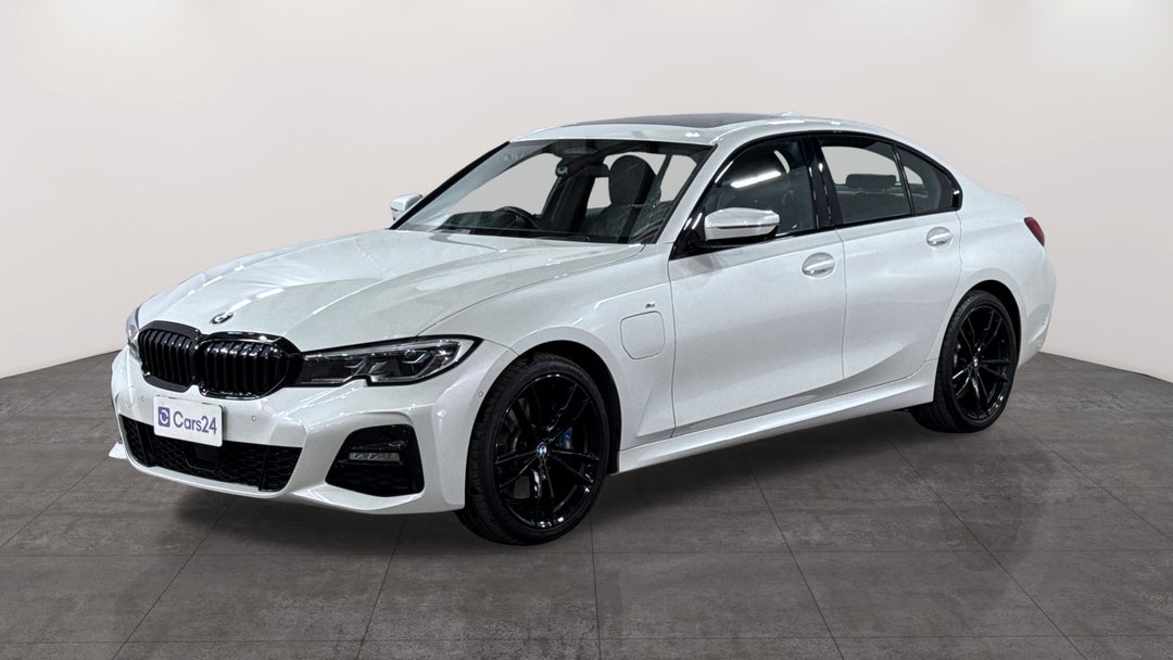 2021 BMW 3 30e M Sport Phev, Automatic, 48061 km, Left Front Diagonal (45- Degree) View