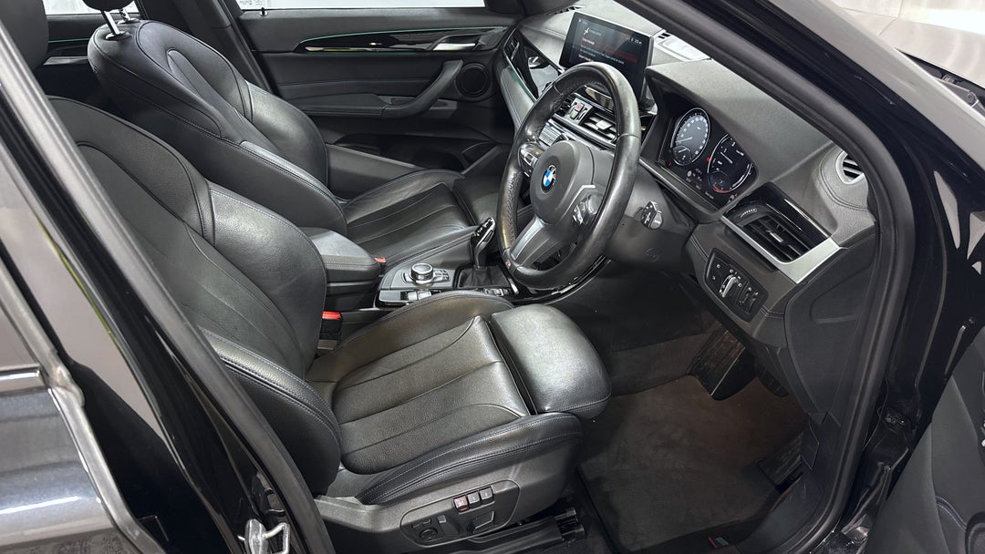 2022 BMW X1 sDrive 20i, Automatic, 38397 km, Right Side Front Door Cabin View