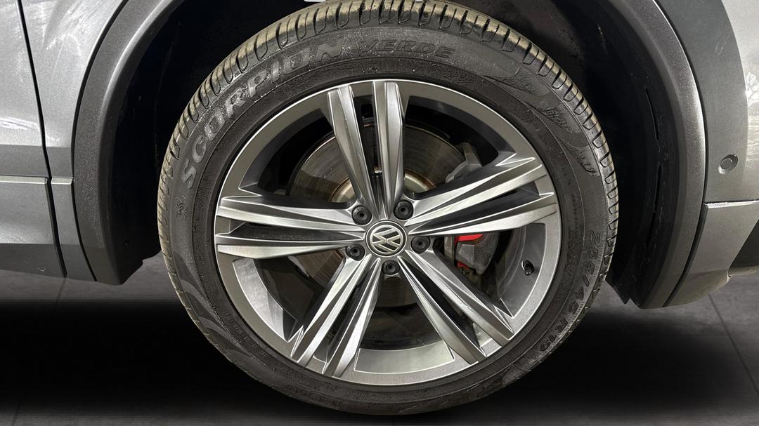 2019 Volkswagen Tiguan 132 Tsi R-line Edition, Automatic, 73872 km, Right Front Wheel