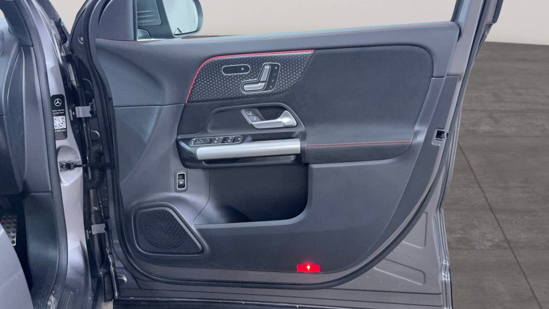 2024 Mercedes-benz GLA 200, Automatic, 14163 km, Speaker View