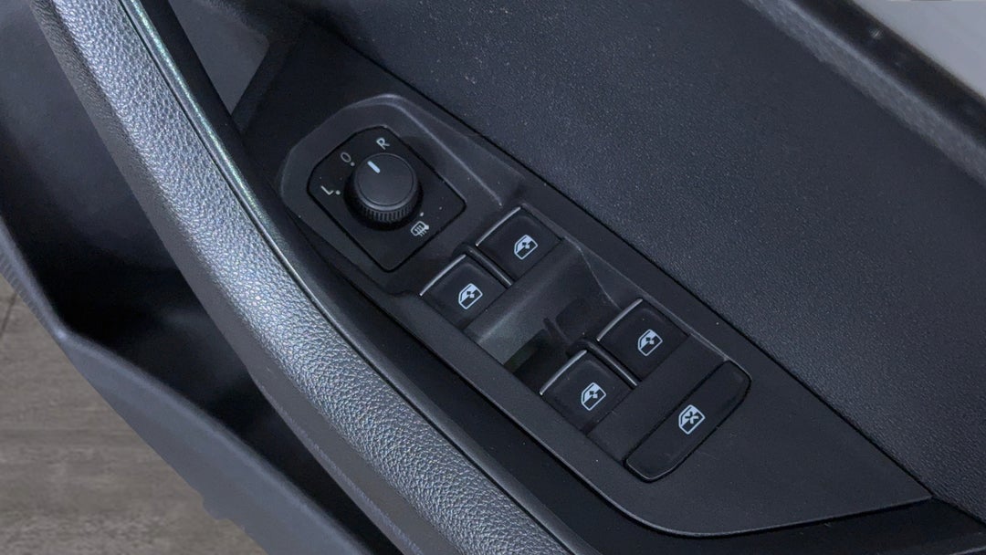 2019 SKODA Karoq 110tsi, Automatic, 67739 km, Drivers Side Door Panel Controls