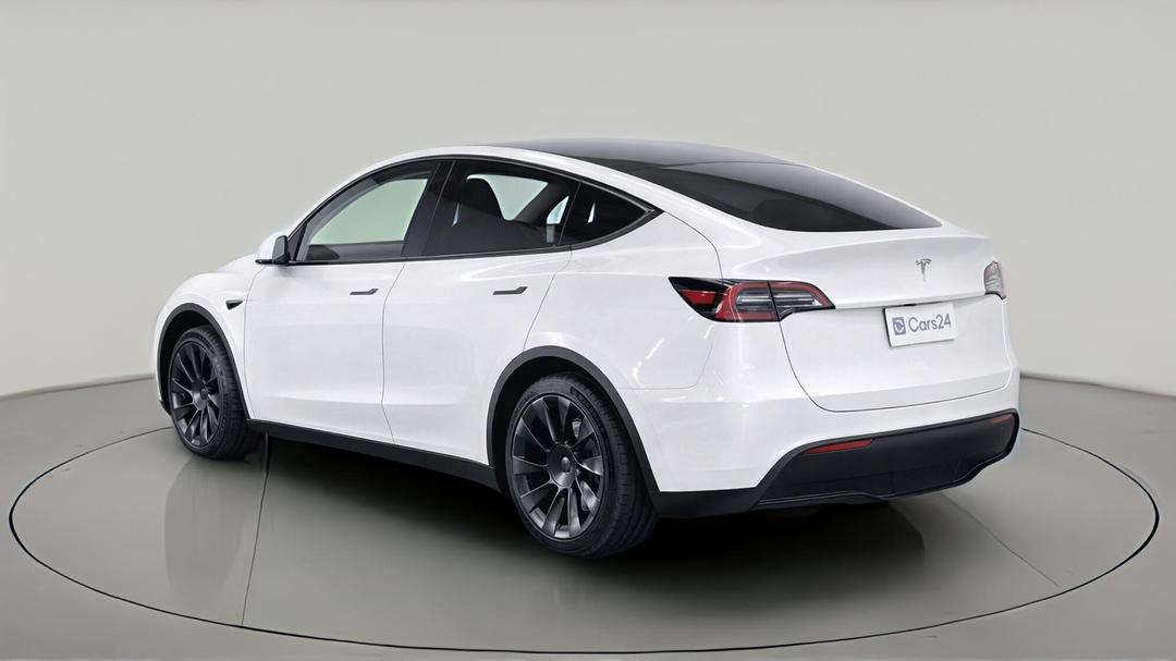 2024 Tesla Model Y Rear-wheel Drive, Automatic, 6383 km, Left Back Diagonal (45- Degree) View