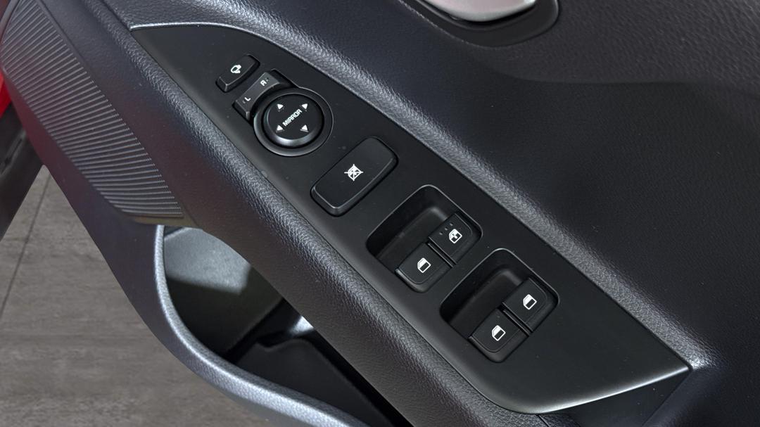 2022 Kia Stonic Sport, Automatic, 10150 km, Drivers Side Door Panel Controls