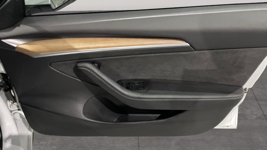 2021 Tesla Model 3 Standard Range Plus RWD, Automatic, 47747 km, Speaker View