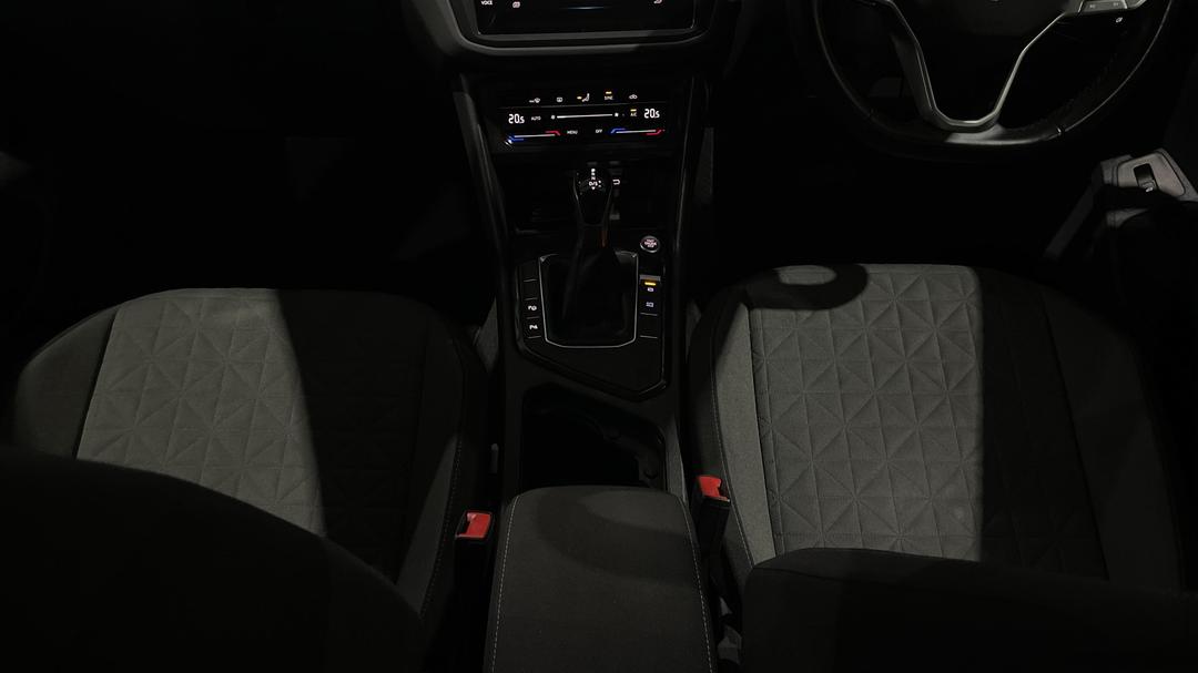 2021 Volkswagen Tiguan 110tsi Life, Automatic, 107906 km, Center Console