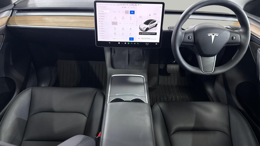 2024 Tesla Model Y Rear-wheel Drive, Automatic, 6383 km, Center Console