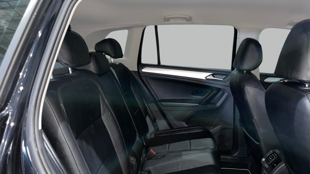 2020 Volkswagen Tiguan 110 Tsi Trendline, Automatic, 77266 km, Right Side Rear Door Cabin View