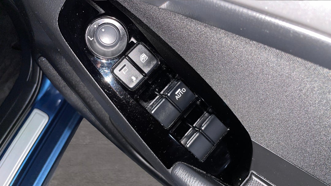 2018 Mazda Mazda3 Maxx Sport, Automatic, 23047 km, Drivers Side Door Panel Controls