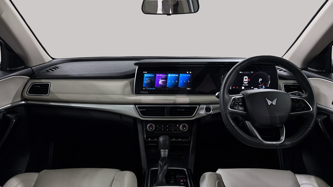 2023 Mahindra Xuv700 Ax7l, Automatic, 60220 km, Dashboard View