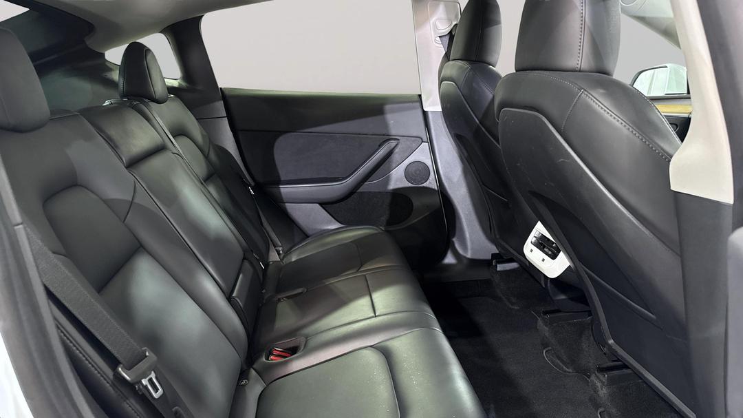 2022 Tesla Model Y Rear-wheel Drive, Automatic, 51099 km, Right Side Rear Door Cabin View