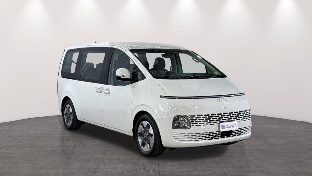 2024 Hyundai Staria ., Automatic, 48958 km, Right Front Diagonal (45- Degree) View