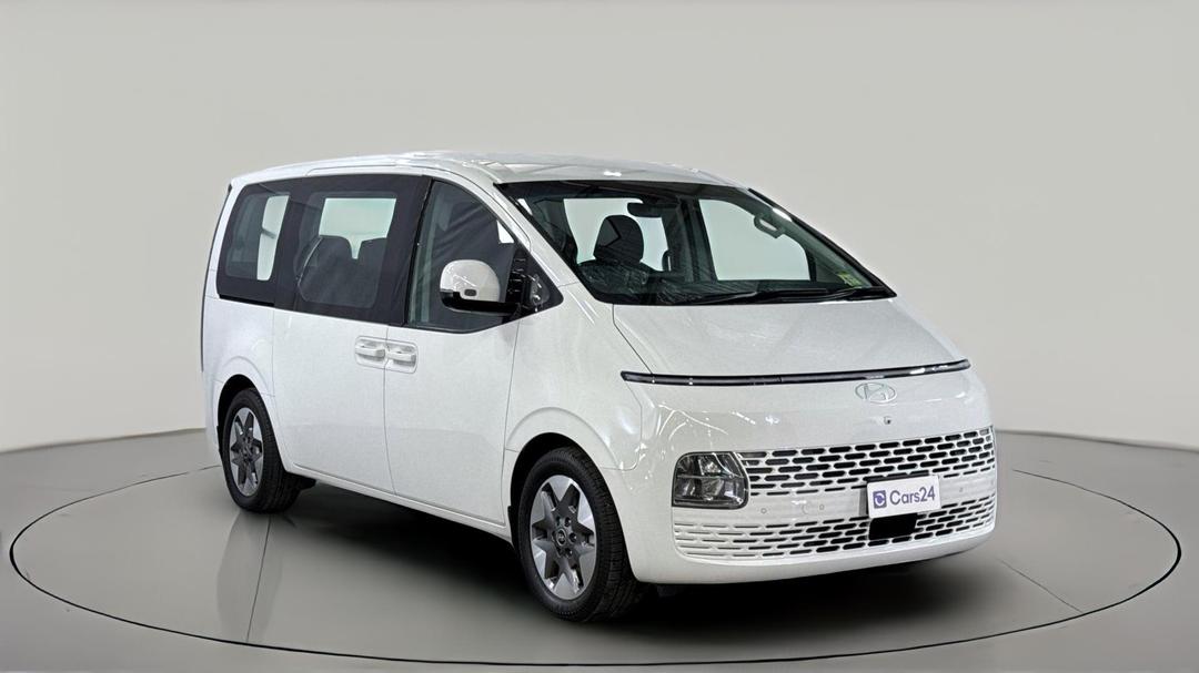 2024 Hyundai Staria ., Automatic, 48958 km, Right Front Diagonal (45- Degree) View