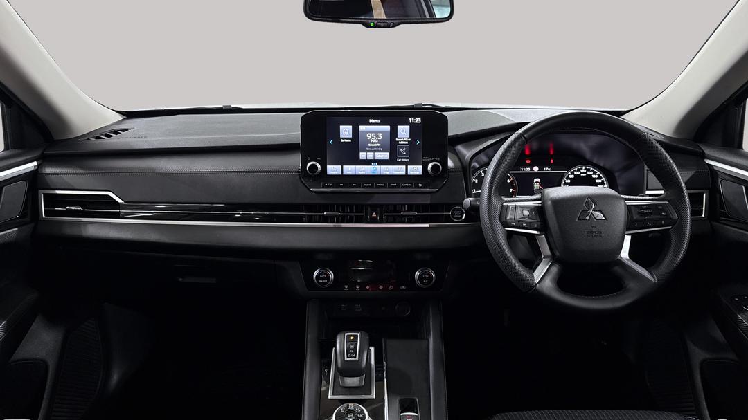 2023 Mitsubishi Outlander Ls 7 Seat (2WD), Automatic, 59322 km, Dashboard View