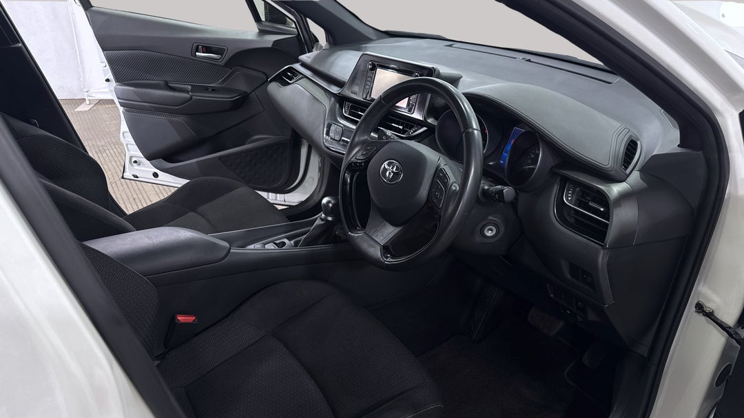 2019 Toyota C-HR (2WD), Automatic, 39020 km, Right Side Front Door Cabin View