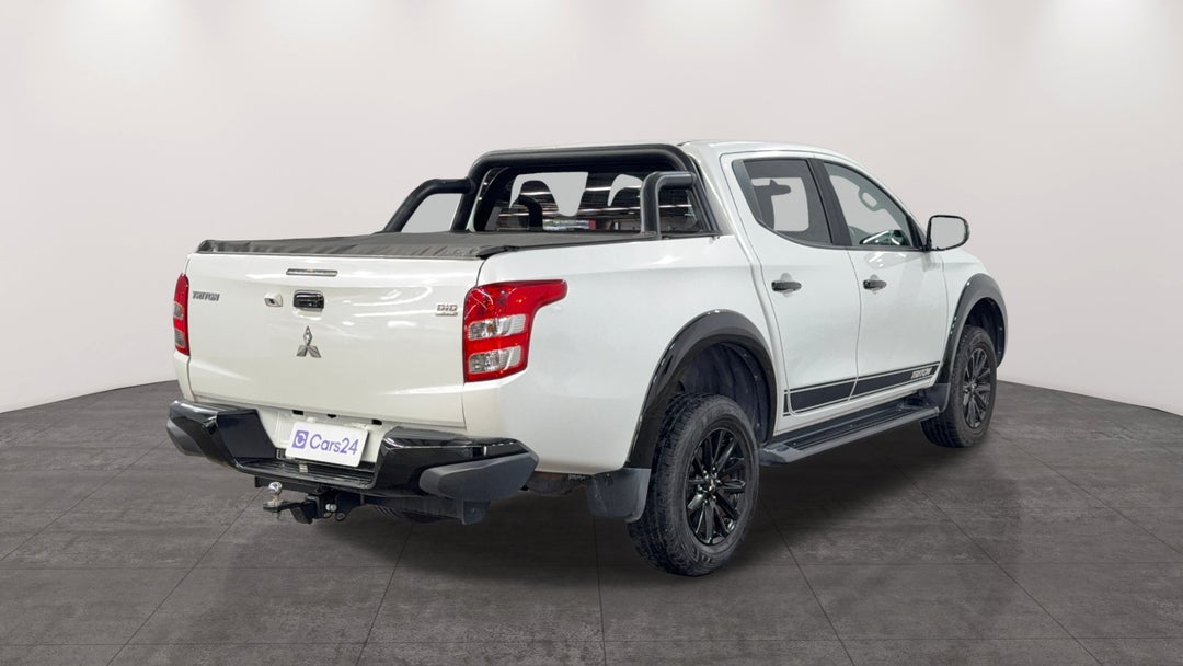 Right Back Diagonal (45- Degree) View