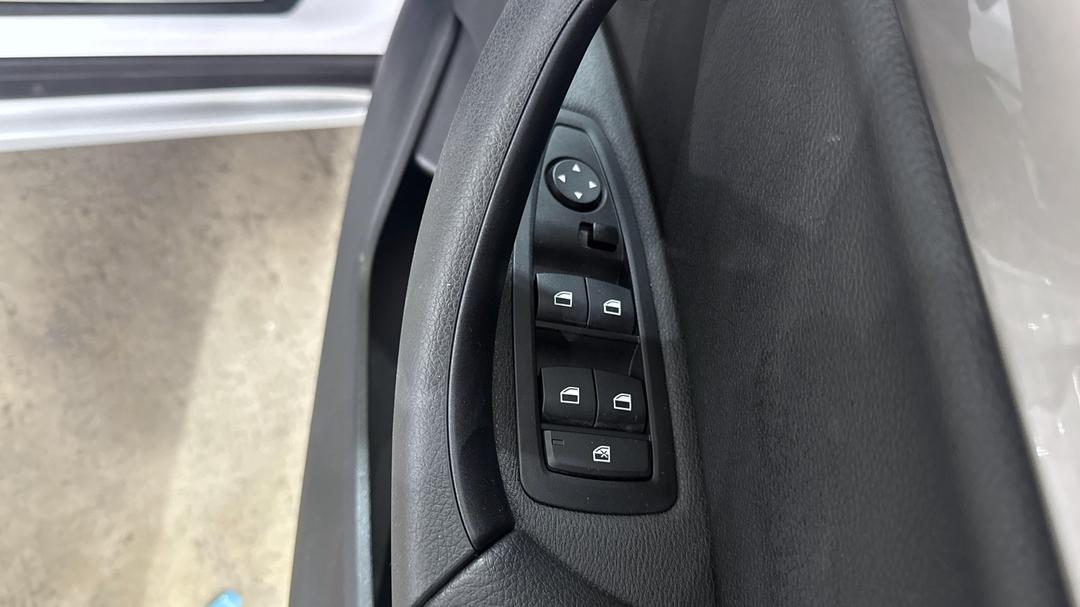 2021 BMW X1 sDrive 18i, Automatic, 28239 km, Drivers Side Door Panel Controls