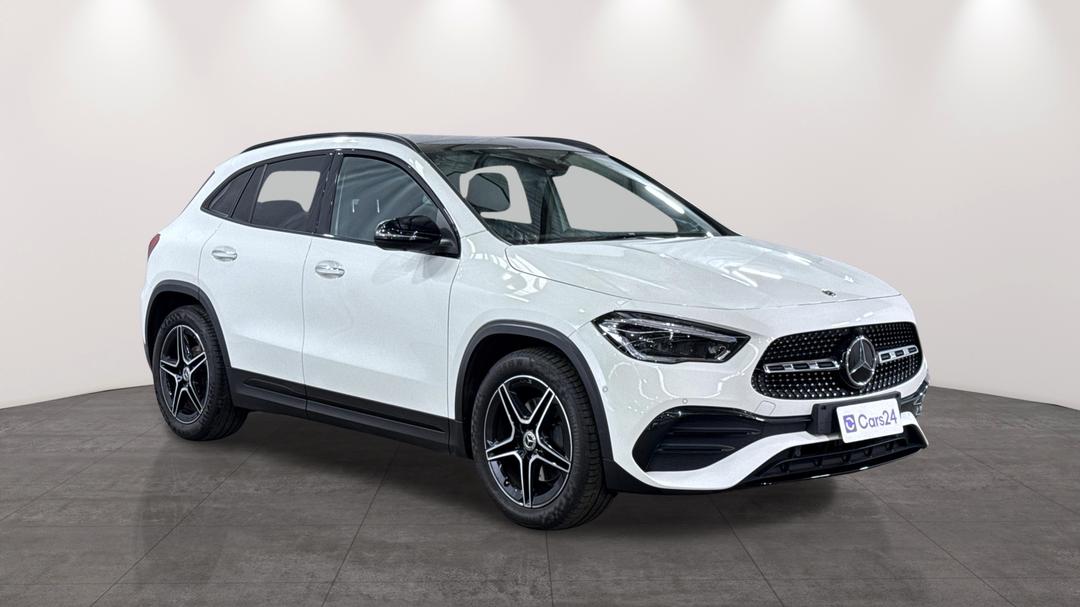 2020 Mercedes-benz GLA 200, Automatic, 72379 km, Right Front Diagonal (45- Degree) View