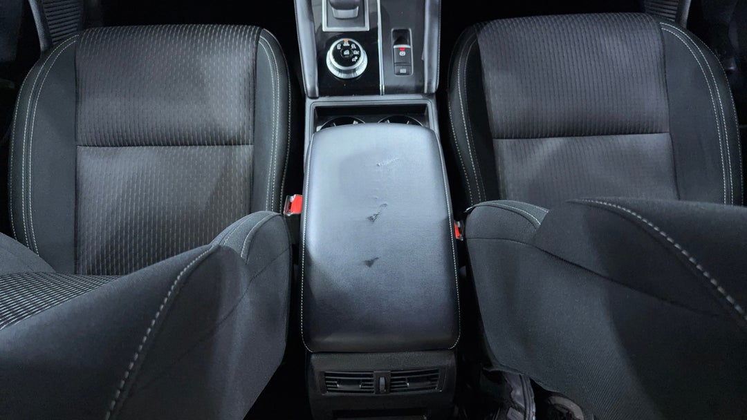 2024 Mitsubishi Outlander Es 5 Seat (2wd), Automatic, 53436 km, Center Console