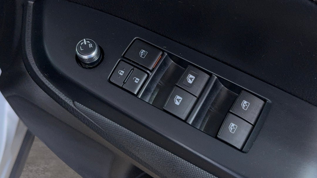 2019 Toyota Kluger Gx (4x2), Automatic, 107402 km, Drivers Side Door Panel Controls