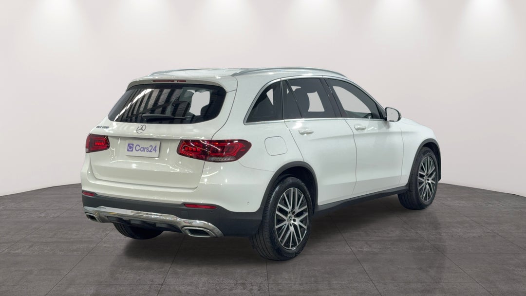 Right Back Diagonal (45- Degree) View