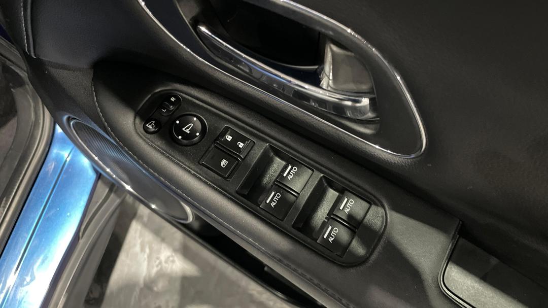 2017 Honda HR-V Vti-l, Automatic, 90918 km, Drivers Side Door Panel Controls