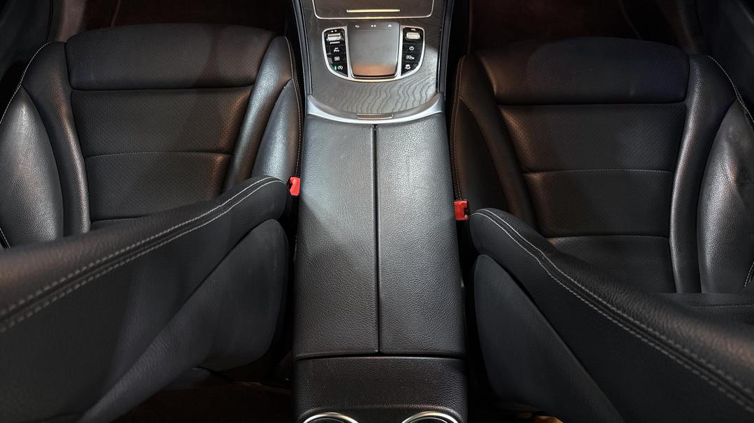 2020 Mercedes-benz GLC 300 4matic, Automatic, 78067 km, Center Console