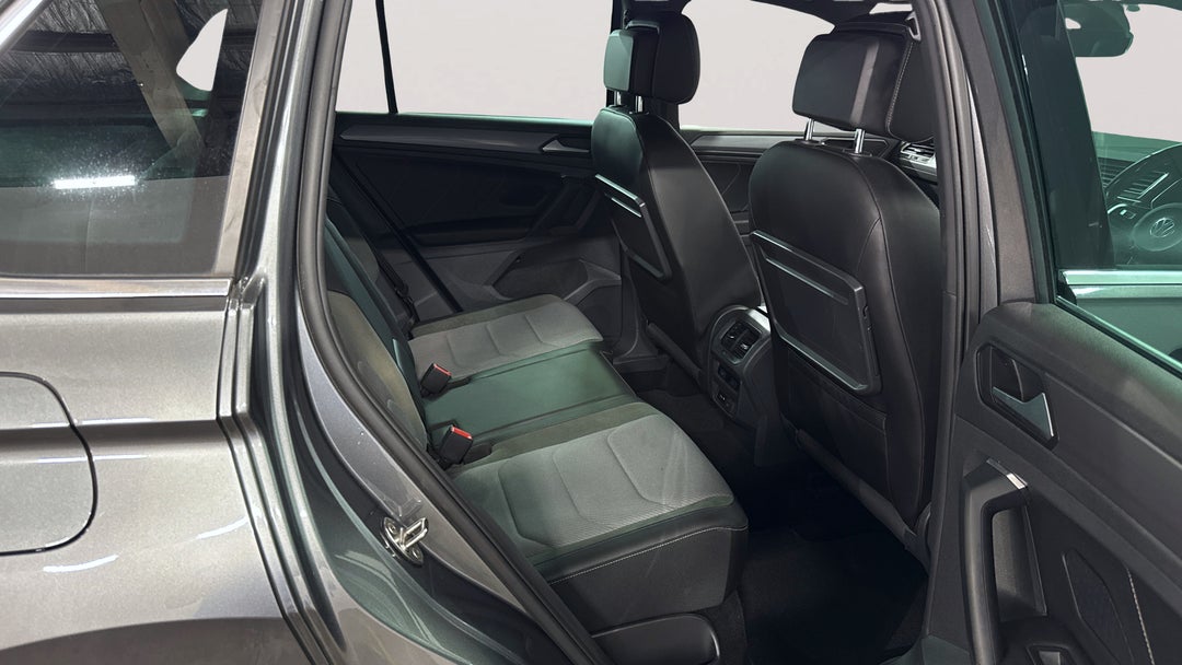 2019 Volkswagen Tiguan 132 Tsi R-line Edition, Automatic, 63435 km, Right Side Rear Door Cabin View