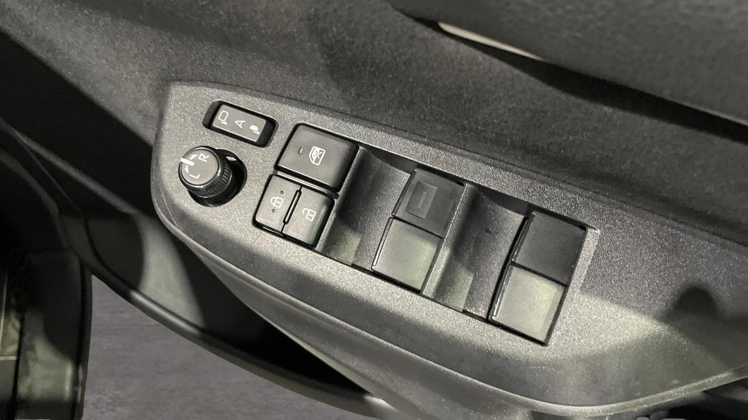 2023 Toyota Yaris Ascent Sport, Automatic, 48597 km, Drivers Side Door Panel Controls